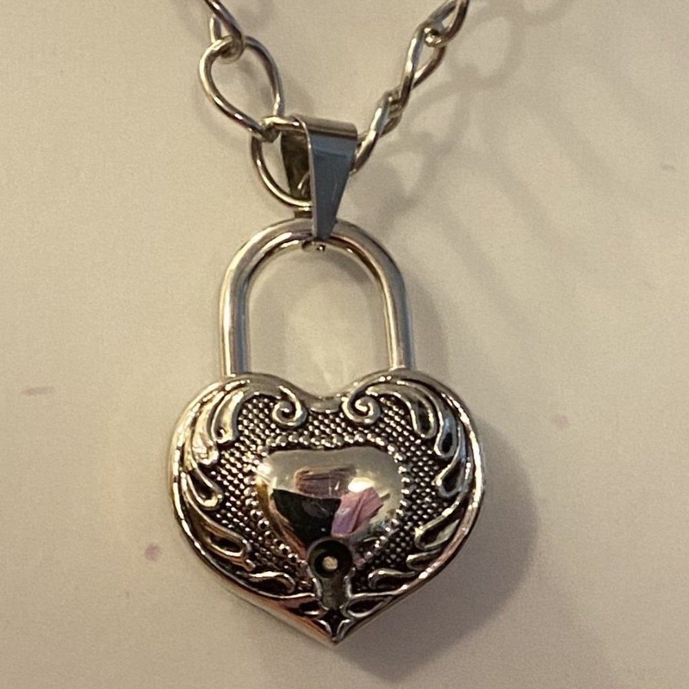 NEW Lock & Key pendant necklace